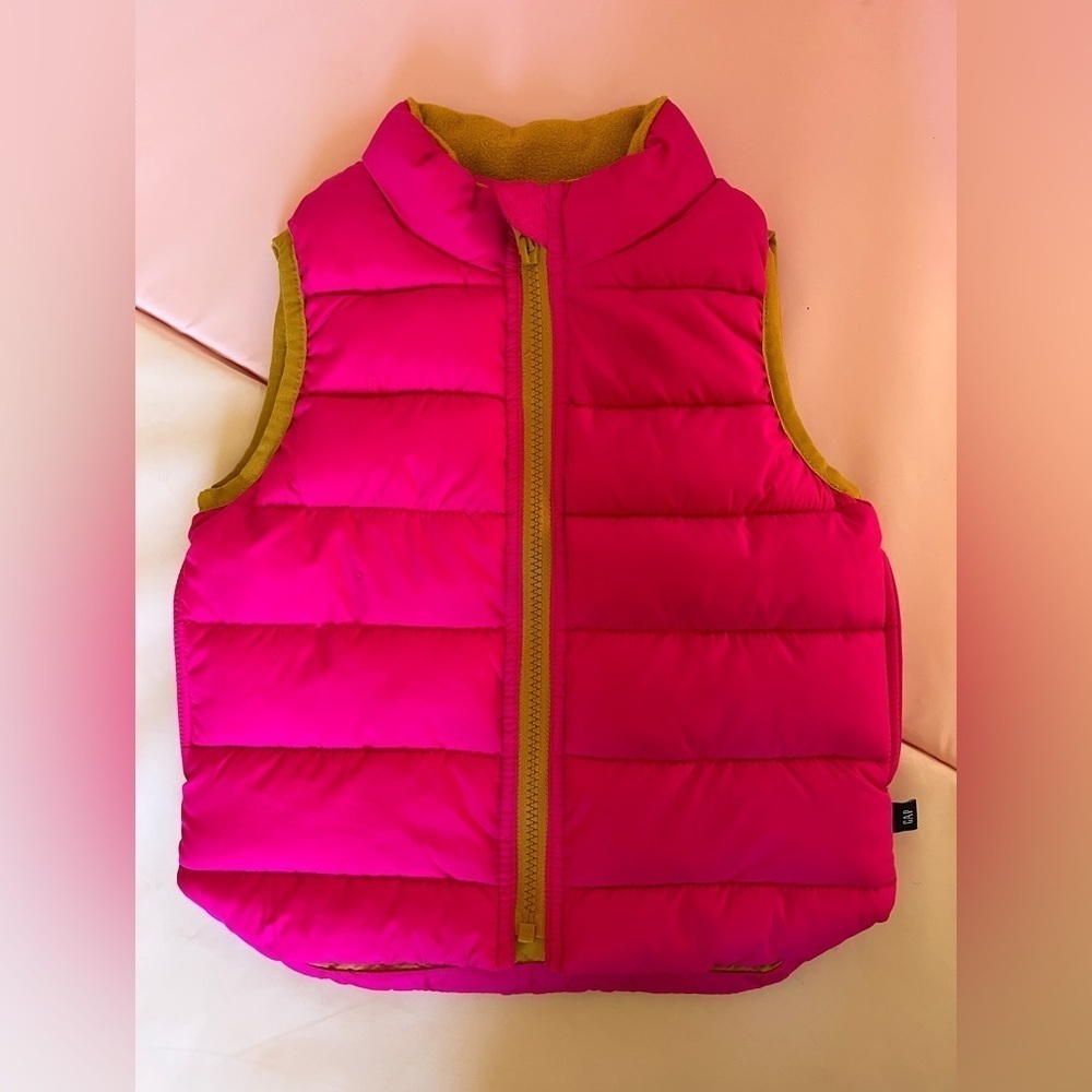 LIKE NEW BABY GAP Barbie Pink Puffer Sleeveless Cold Control Vest Size 2